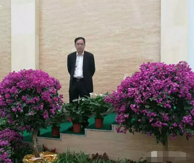 偉志模板董事長(zhǎng)來(lái)保軍——我為偉志代言,幸福源于心中的愛(ài)