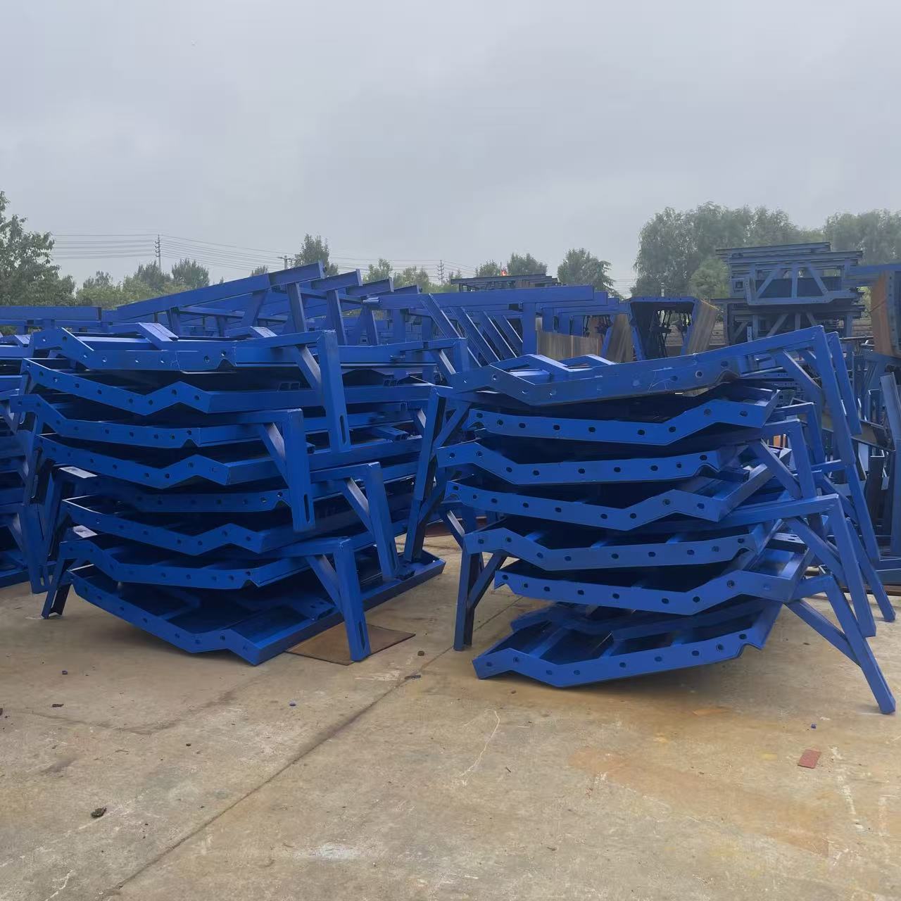 偉志護欄鋼模板：為每一條平安大道筑就堅實根基